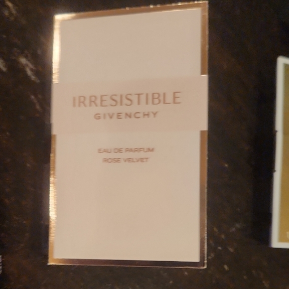 Designer Perfume Sample Set - Picture 7 of 8